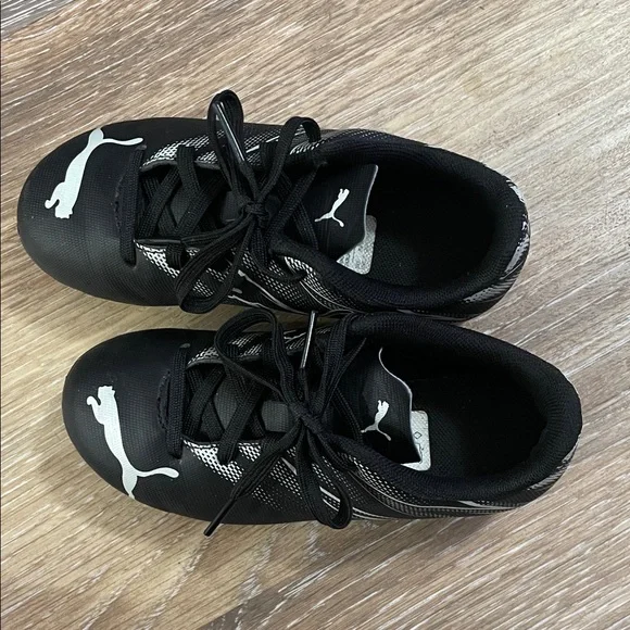 Puma Kids Soccer Shoes - Picture 1 of 8